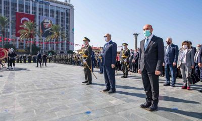 Cumhuriyet Bayramı kutlamaları çelenk töreniyle başladı