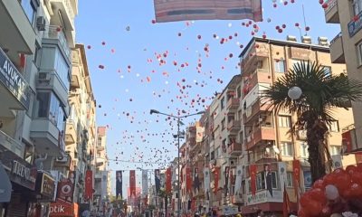 İzmir’de Cumhuriyet coşkusu: 5 bin balon aynı anda gökyüzüne bırakıldı