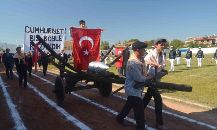 Manisa ilçelerinde Cumhuriyet Bayramı kutlandı