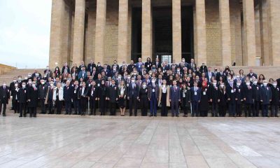 Bakan Özer ve öğretmenler Başöğretmen’in huzurunda