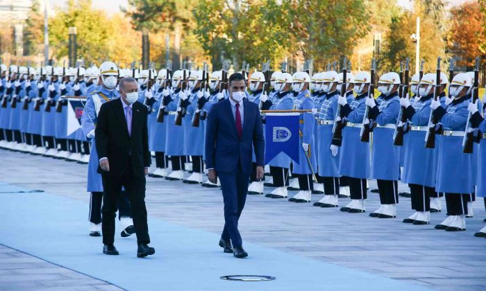 Cumhurbaşkanı Erdoğan, İspanya Hükümet Başkanı PerezCastejon’u resmi törenle karşıladı
