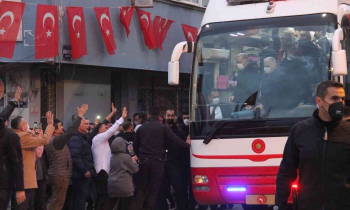 Cumhurbaşkanı Erdoğan’a Menemen’de yoğun ilgi