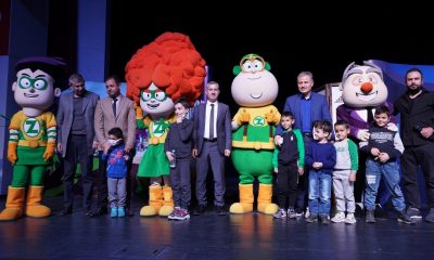 Yeşilyurt’ta ‘Z takımı’ müzikal tiyatro gösterisi yoğun ilgi gördü