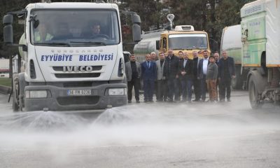 Eyyübiye’de cadde ve sokaklar köpüklü su ile yıkanıyor