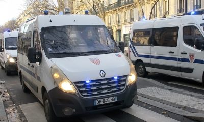 Paris’te 7 farklı bölgede Sarı Yelekliler protestosu