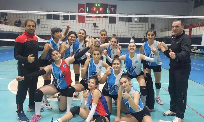 Seyhan’ın genç kız voleybolcuları şampiyon